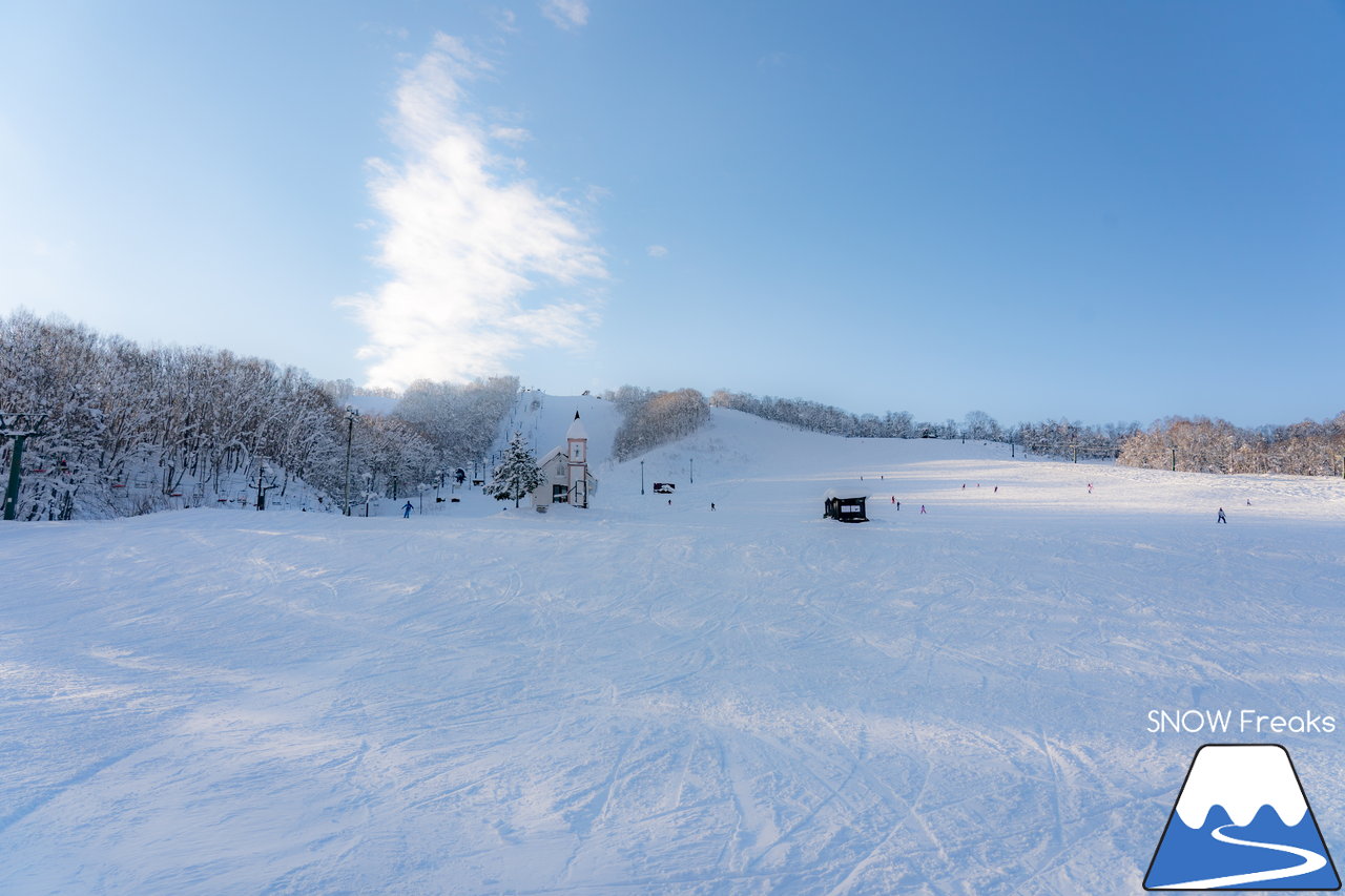 かもい岳国際スキー場｜道央自動車道・砂川スマートICから目と鼻の先。さらっさらのパウダースノーがお待ちかね(^^)v